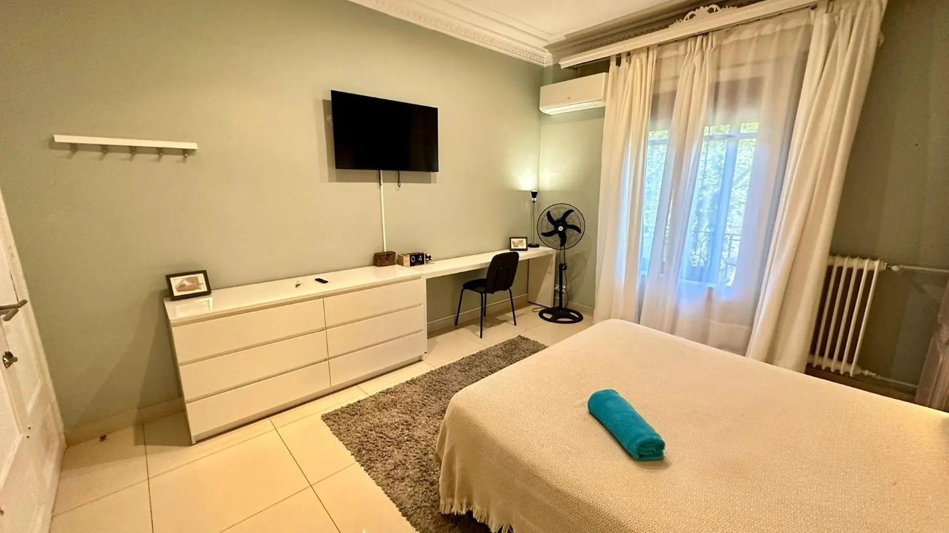 Bed & Breakfast Acogedoras Habitaciones En Gran Via Barcelona Spain